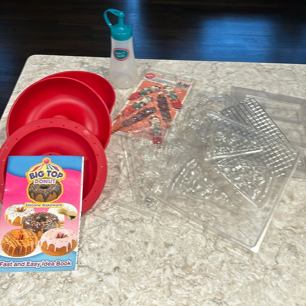 Chocolate molds, Pretzel molds, Donut Cake Silicone Bakeware